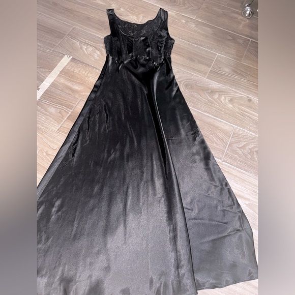 gorgeous satin and lace bodice Cabernet black alluring midi nightgown size Small - Picture 12 of 16